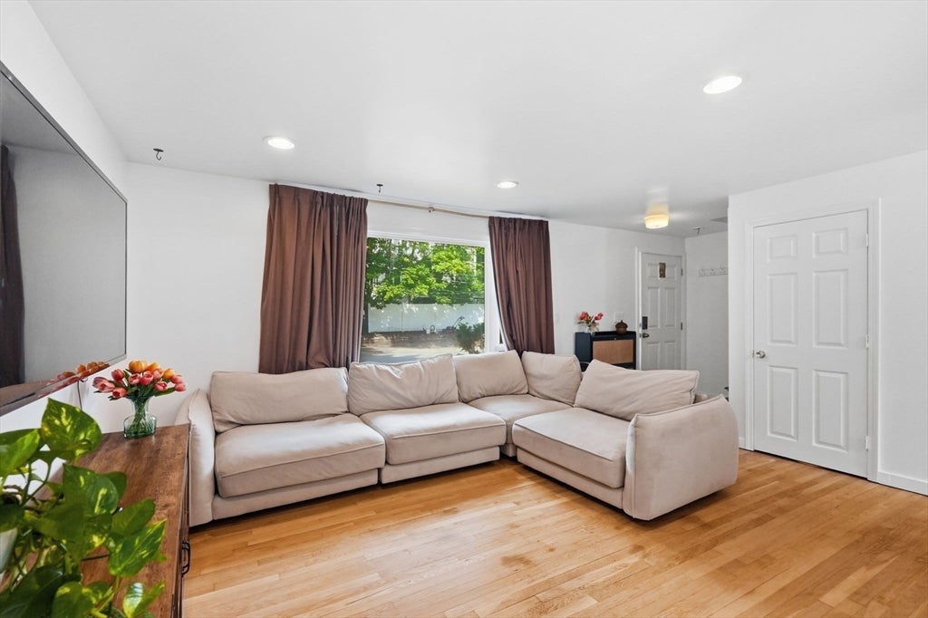 5 Glen St