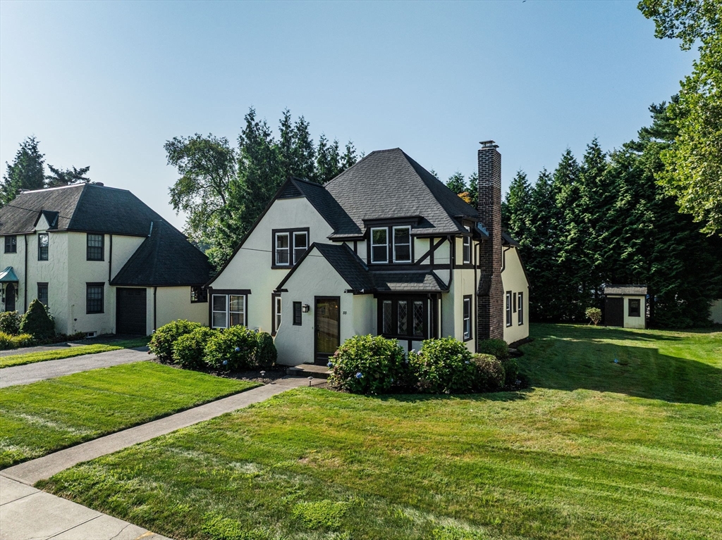33 Emerson Rd