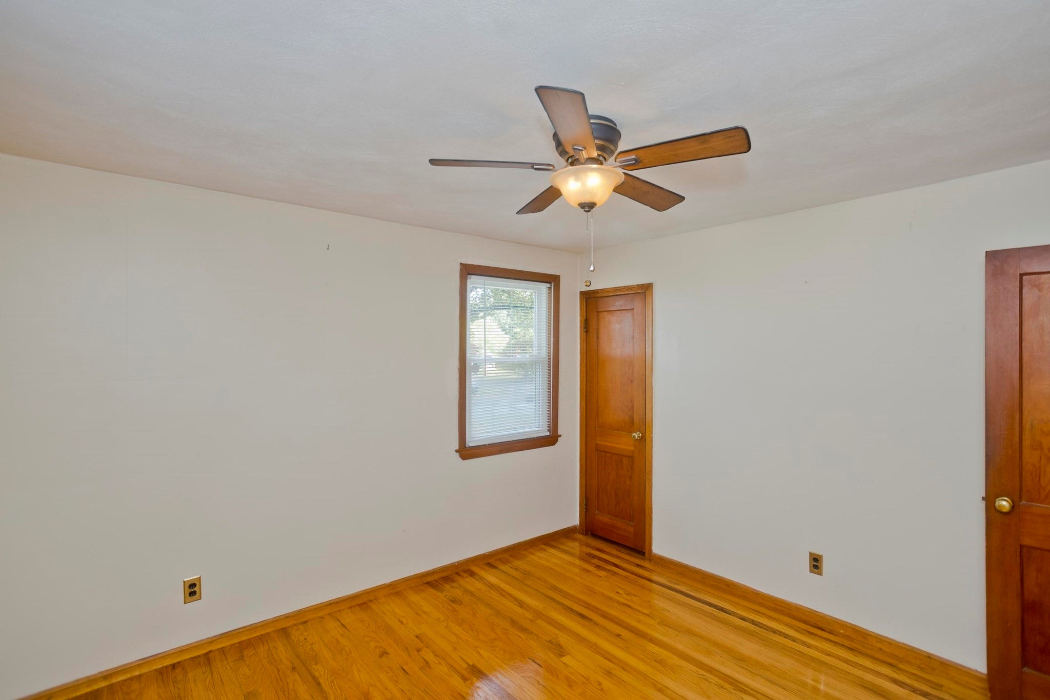 29 Marguerite St, Chicopee, MA, 29 Marguerite St, Chicopee, MA Photo #12