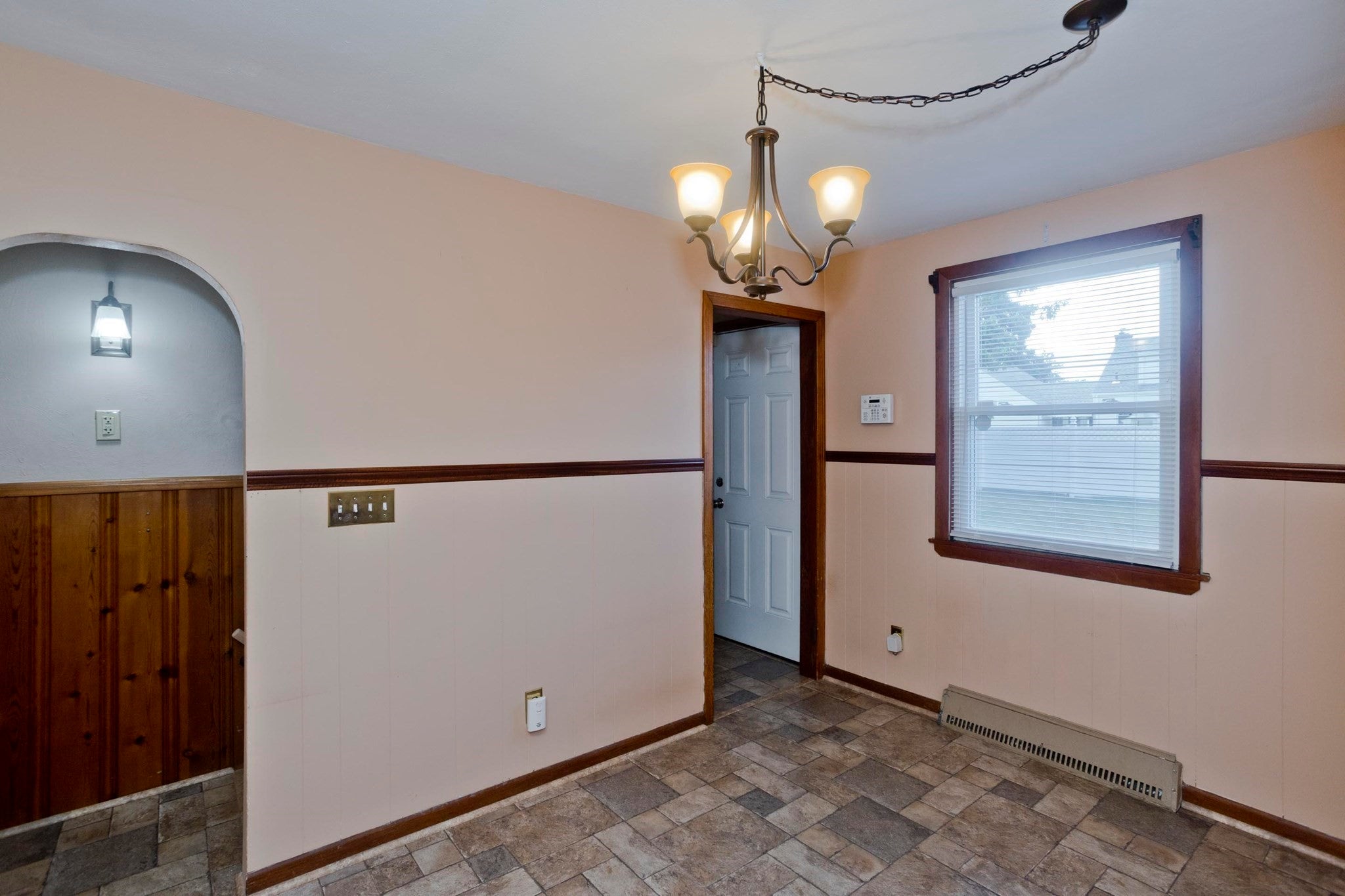 29 Marguerite St, Chicopee, MA, 29 Marguerite St, Chicopee, MA Photo #7