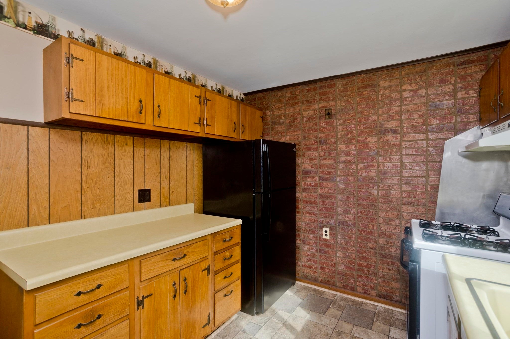 29 Marguerite St, Chicopee, MA, 29 Marguerite St, Chicopee, MA Photo #4
