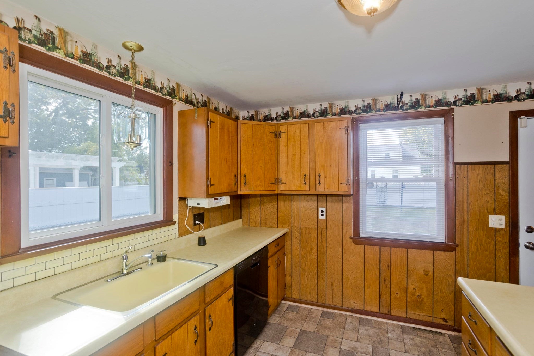 29 Marguerite St, Chicopee, MA, 29 Marguerite St, Chicopee, MA Photo #2