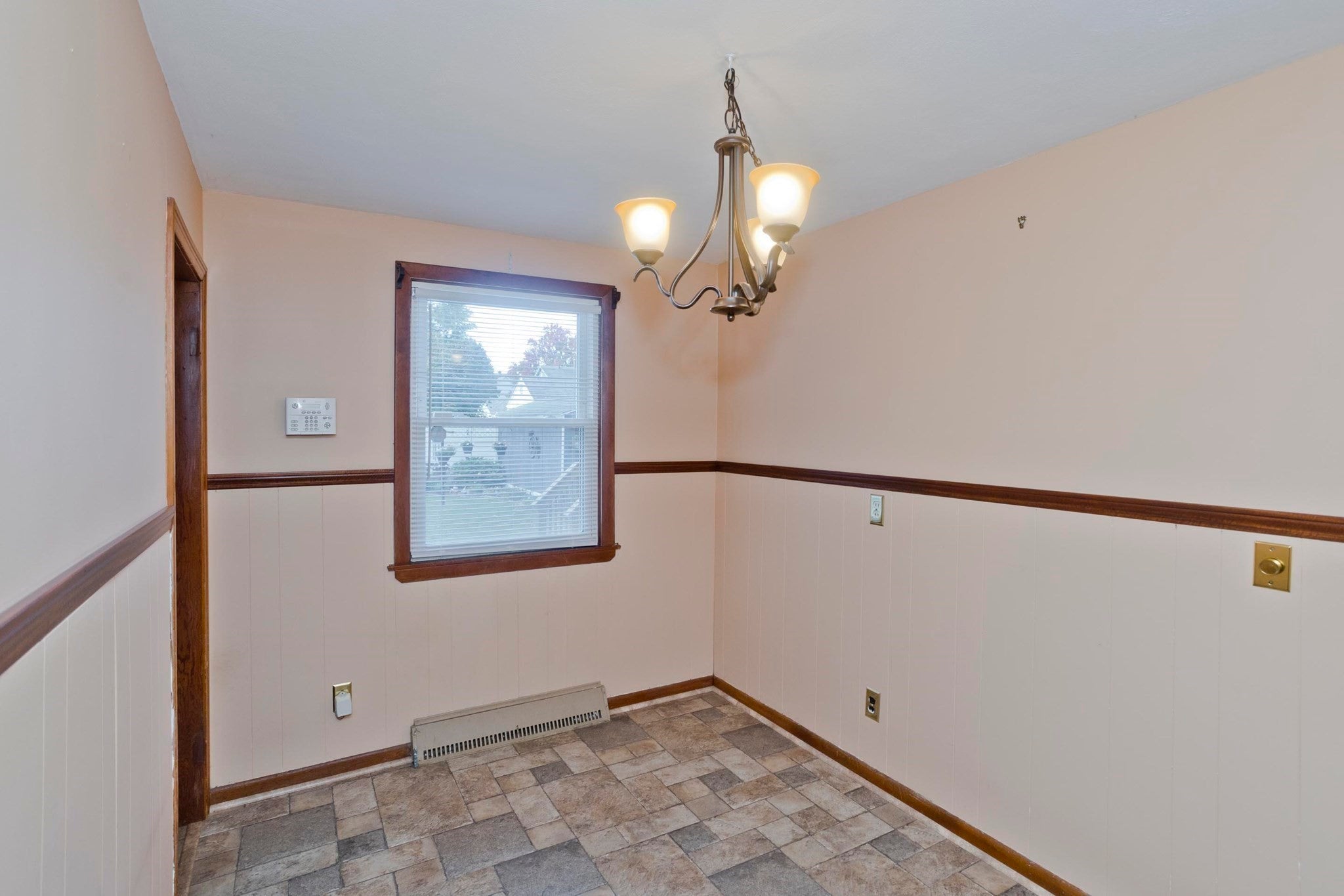 29 Marguerite St, Chicopee, MA, 29 Marguerite St, Chicopee, MA Photo #6
