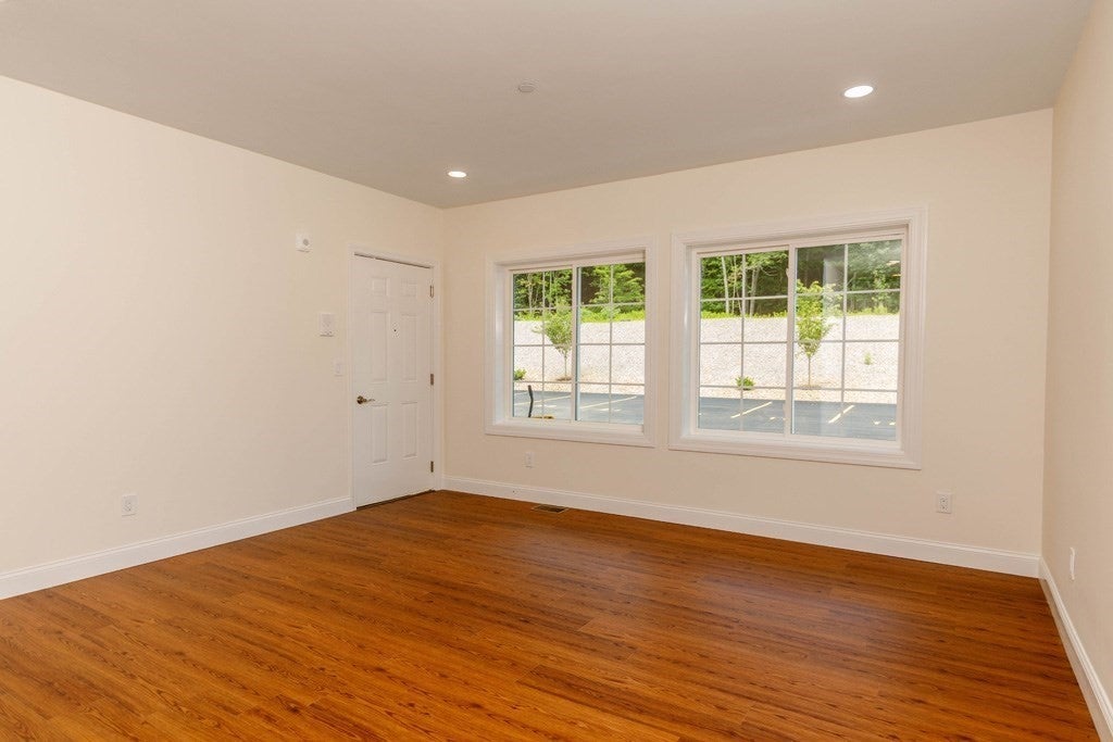 150 State Rd E 2
