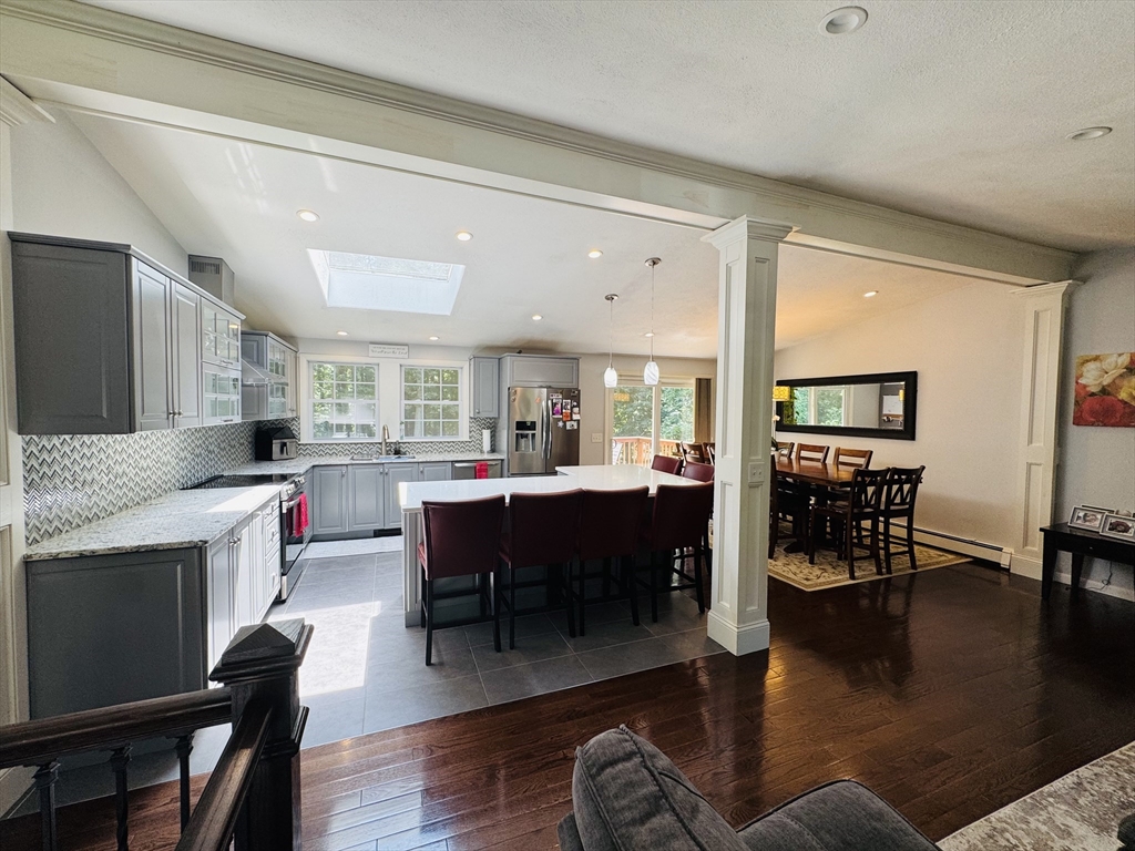 7 Thomas Dr