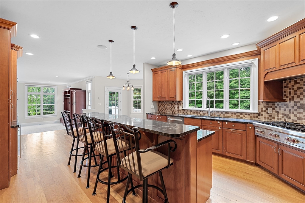 16 Kingsbury Dr