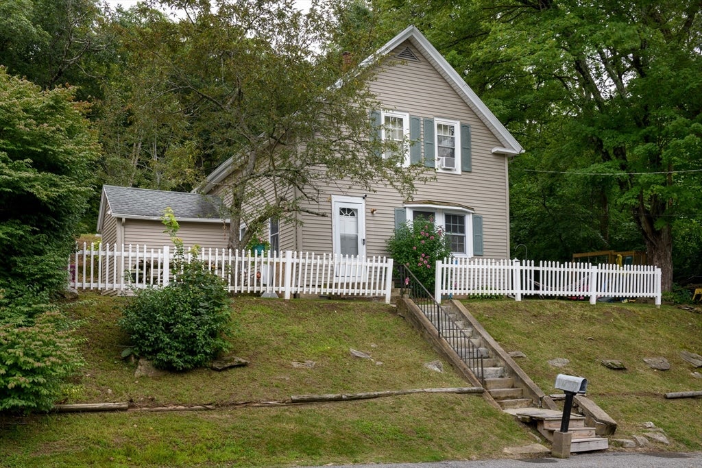 Photo of 62 Grove St, Spencer, MA