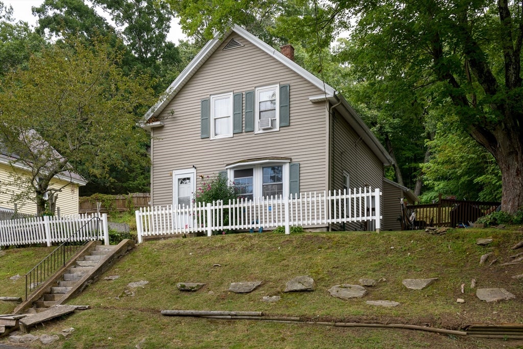 62 Grove St, Spencer, MA, 62 Grove St, Spencer, MA Photo #3