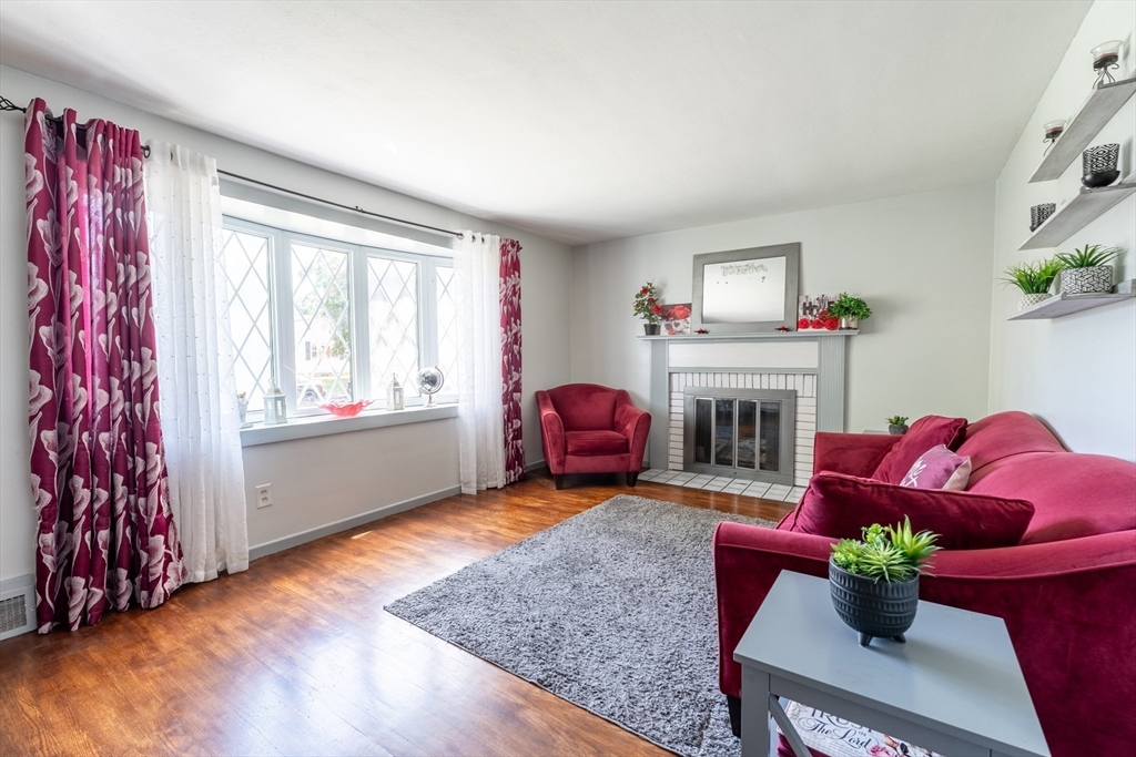 12 Kenway Dr