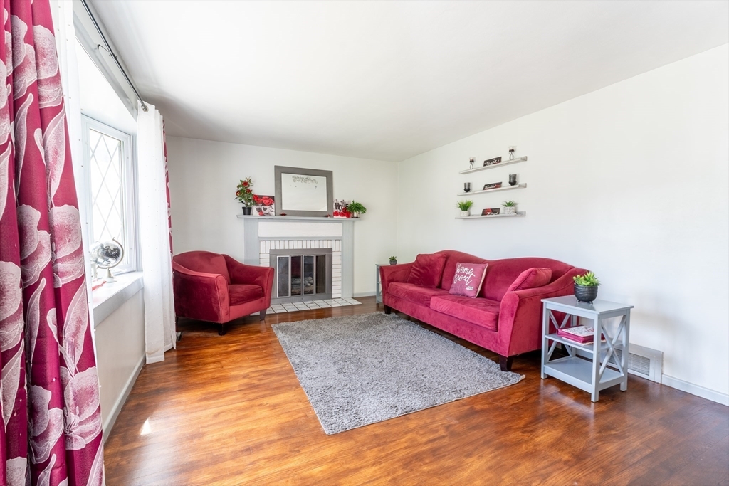 12 Kenway Dr