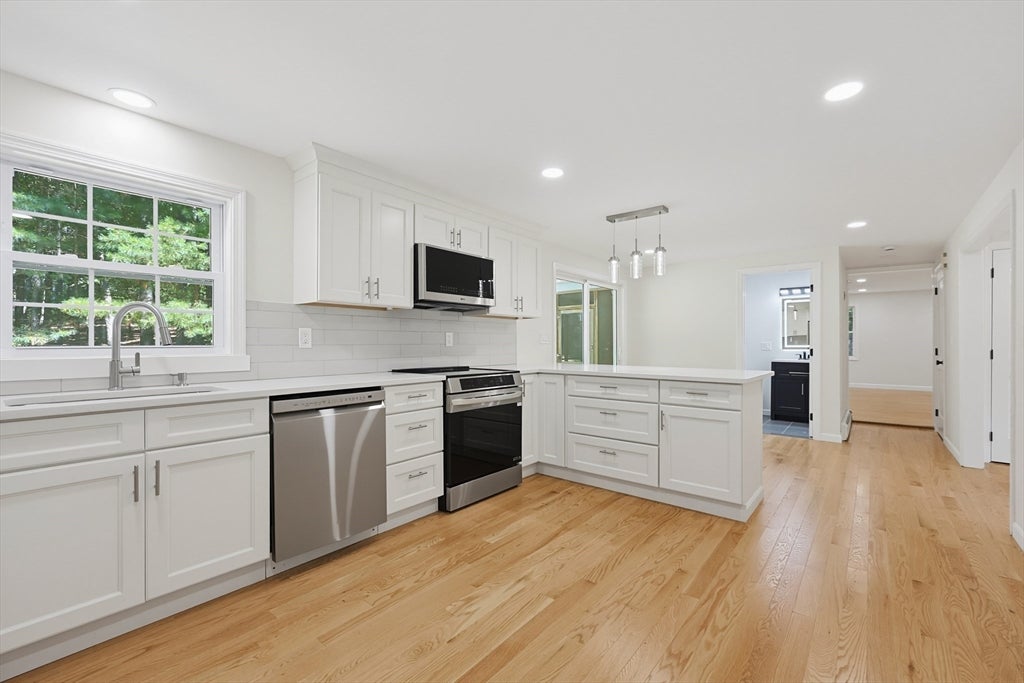 12 White Ave