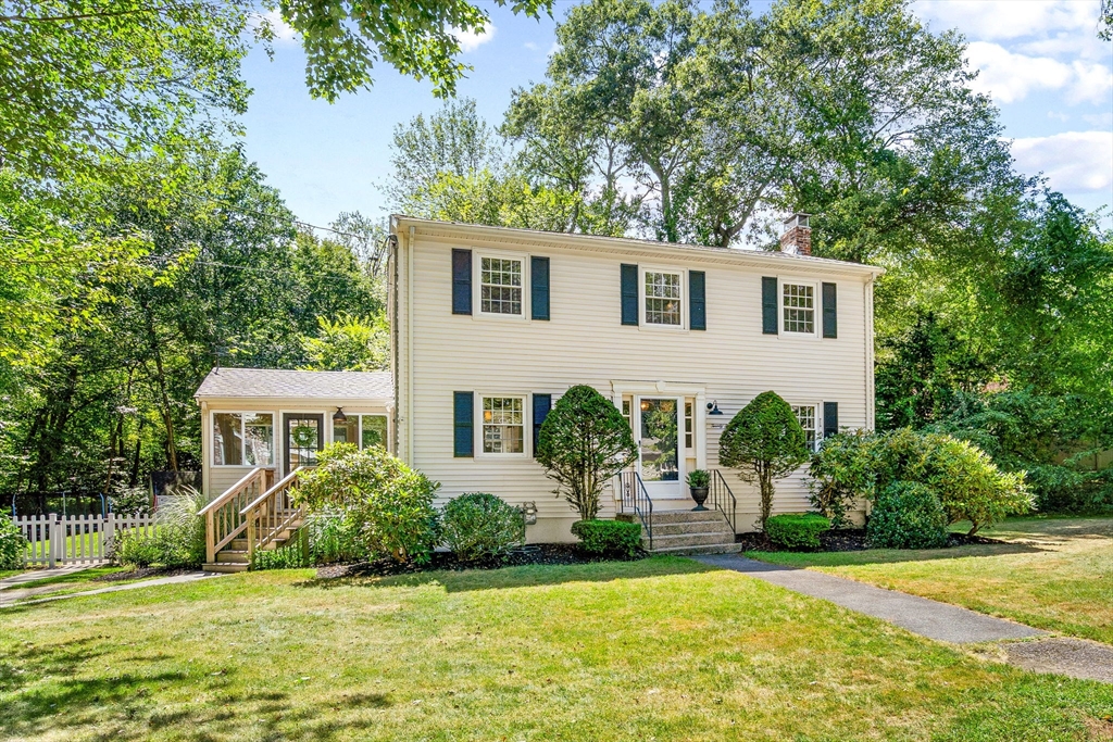 26 Bayberry Ln