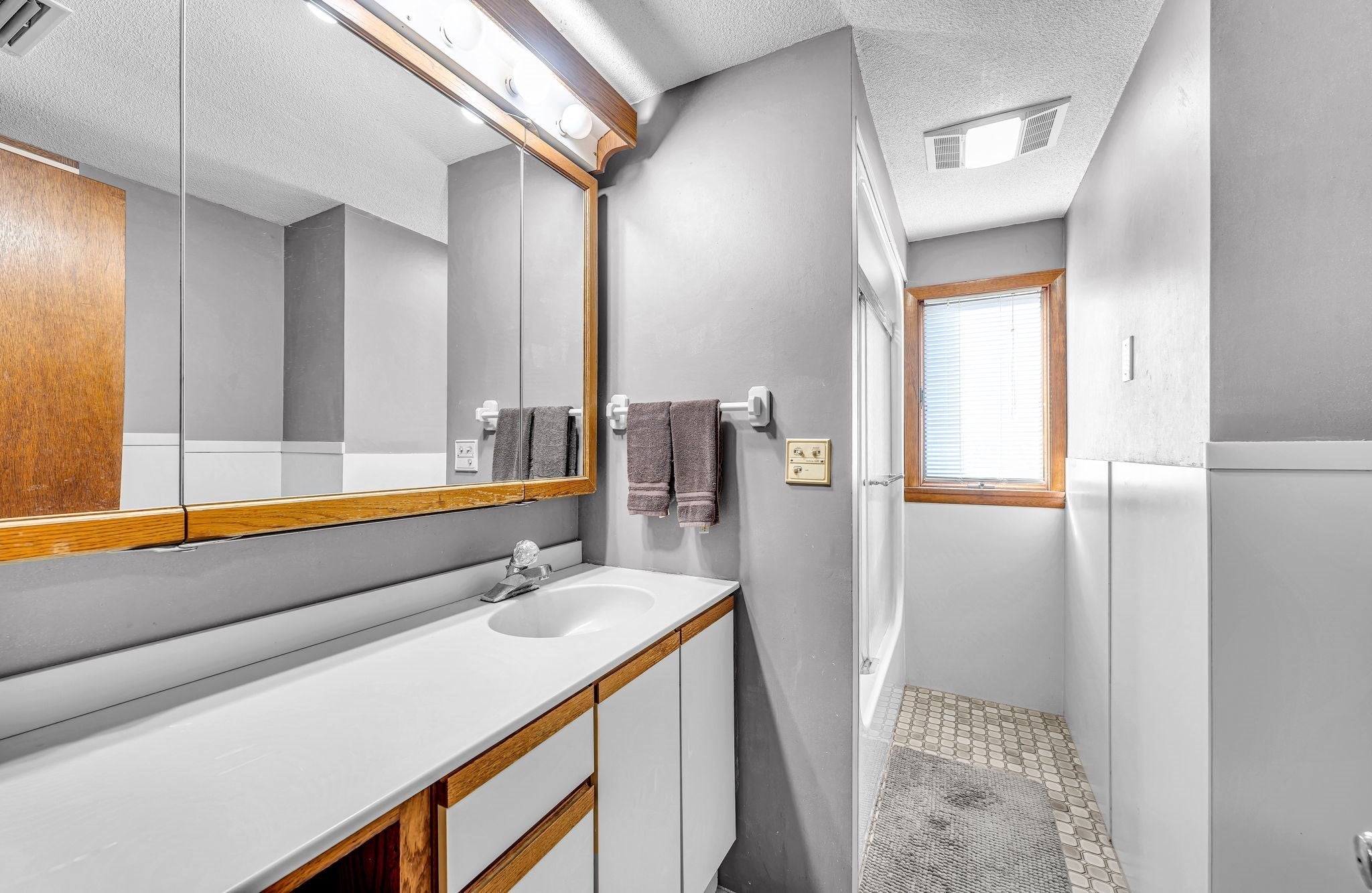 5 Nora St, Chicopee, MA, 5 Nora St, Chicopee, MA Photo #18