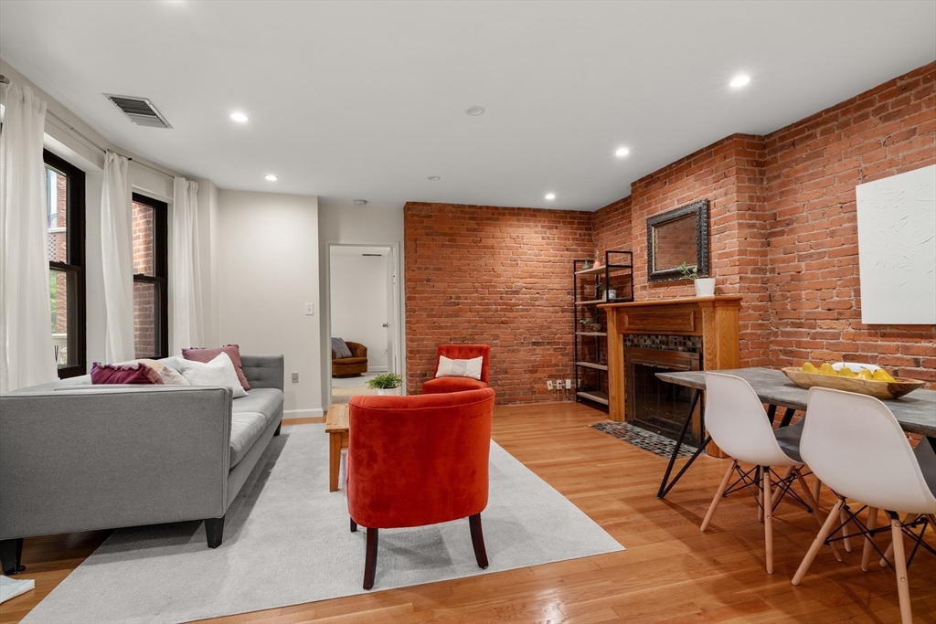 103 Gainsborough St 108