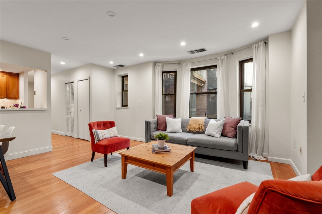 103 Gainsborough St 108
