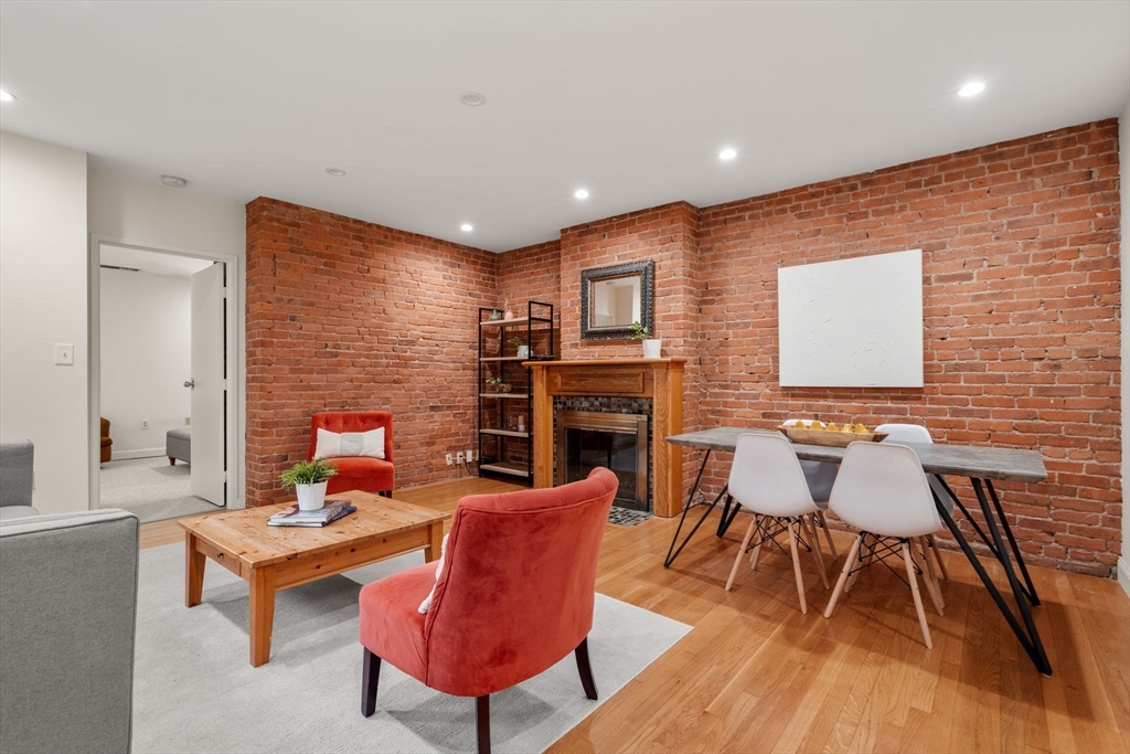 103 Gainsborough St 108