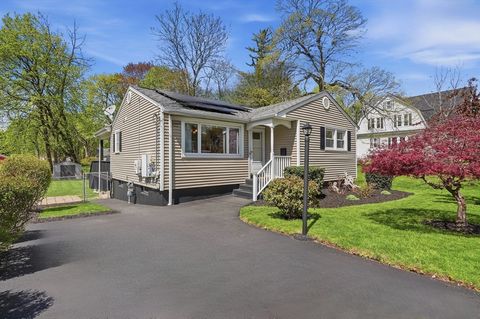 Photo of 7 Park Villa Avenue, Worcester, MA 01606 (MLS # 73514188)