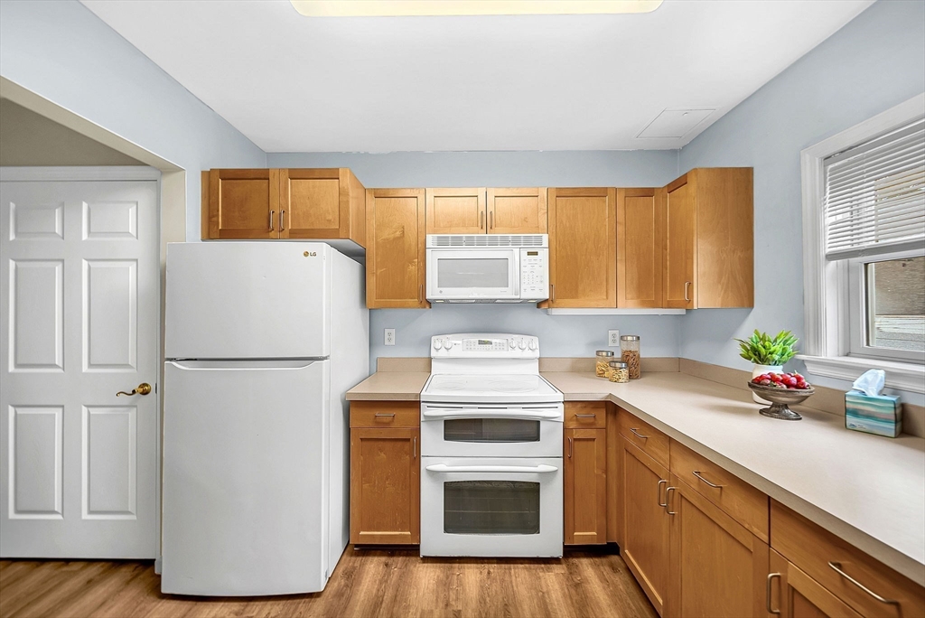 Sherborn, Massachusetts 01770, United States, 2 Bedrooms Bedrooms, ,2 BathroomsBathrooms,Residential,Active,154795