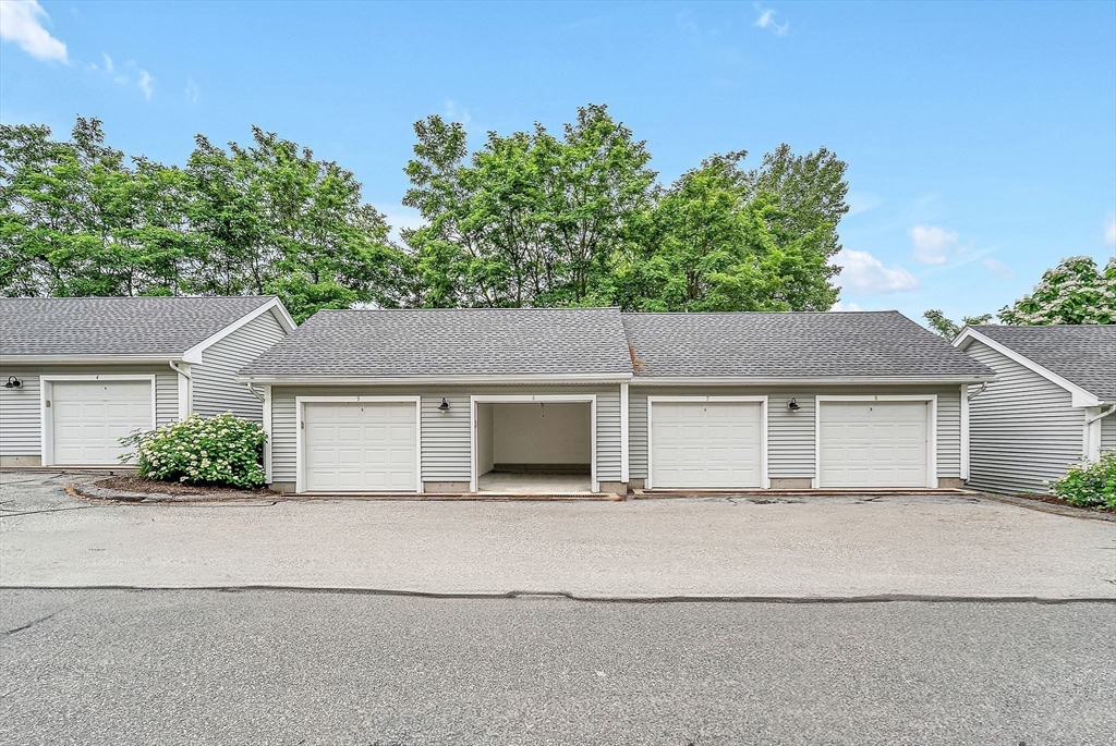 Sherborn, Massachusetts 01770, United States, 2 Bedrooms Bedrooms, ,2 BathroomsBathrooms,Residential,Active,154795