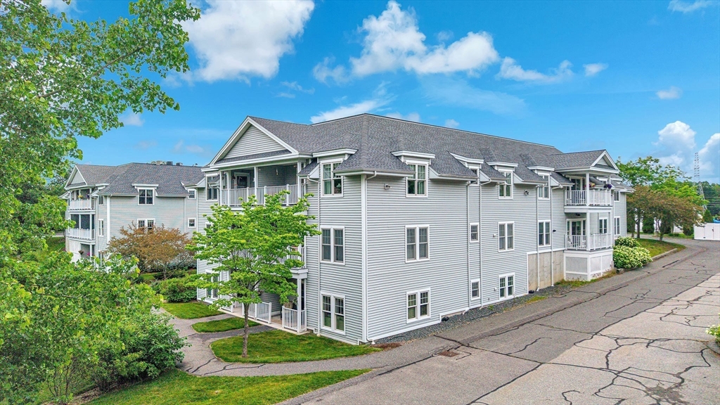 Sherborn, Massachusetts 01770, United States, 2 Bedrooms Bedrooms, ,2 BathroomsBathrooms,Residential,Active,154795