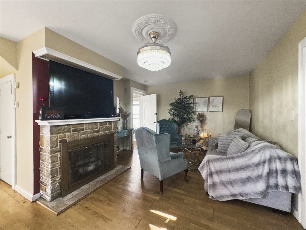 16 Willoughby St