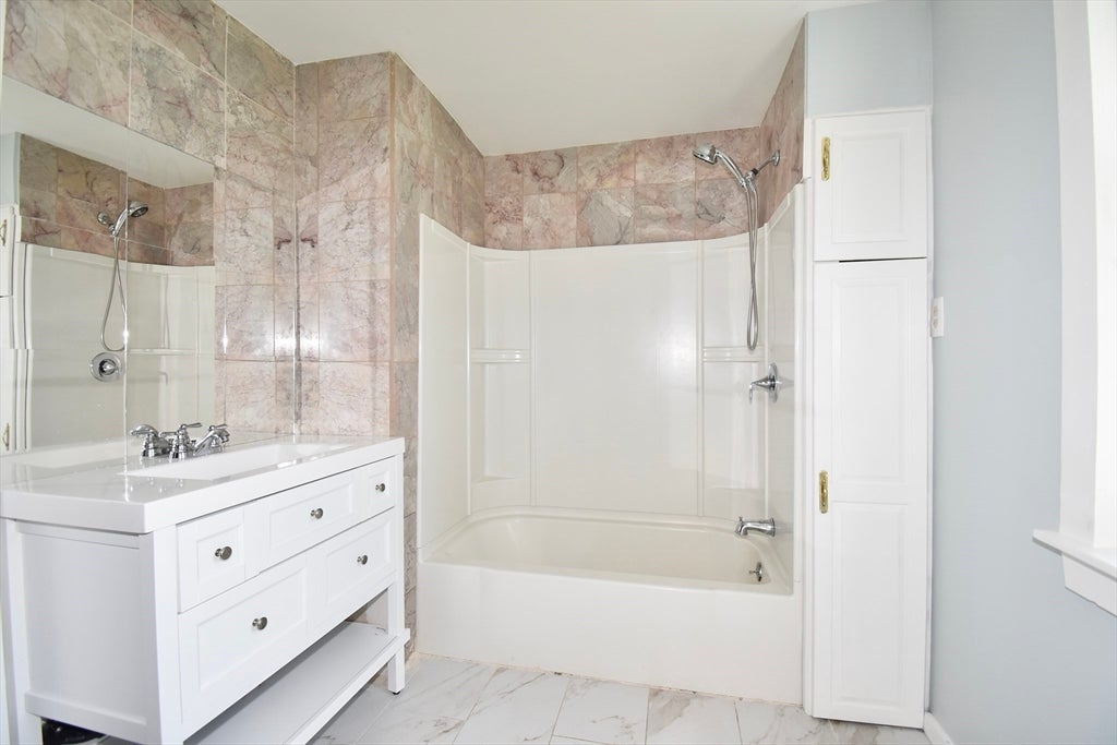30 Laurel St, Holyoke, MA, 30 Laurel St, Holyoke, MA Photo #14