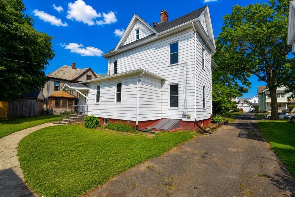 30 Laurel St, Holyoke, MA, 30 Laurel St, Holyoke, MA Photo #3