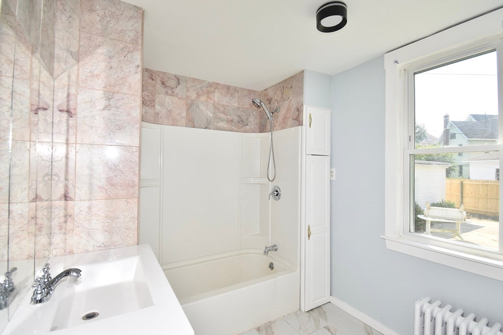 30 Laurel St, Holyoke, MA, 30 Laurel St, Holyoke, MA Photo #13