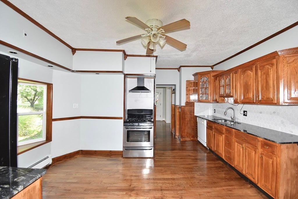 30 Laurel St, Holyoke, MA, 30 Laurel St, Holyoke, MA Photo #15