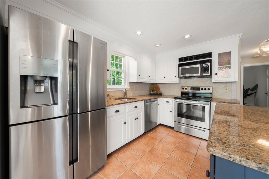 24 Merritt Ln