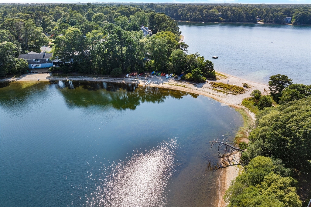 10 Lakeside Ter