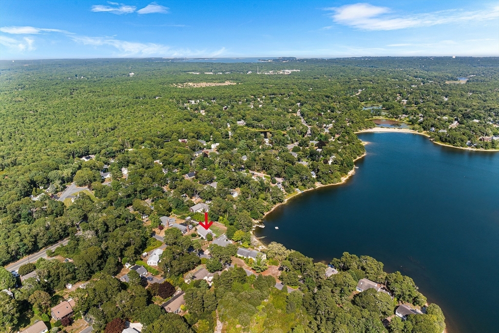 10 Lakeside Ter