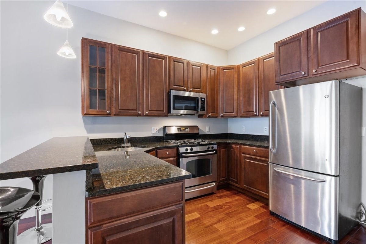 653-659 E 2nd St 205