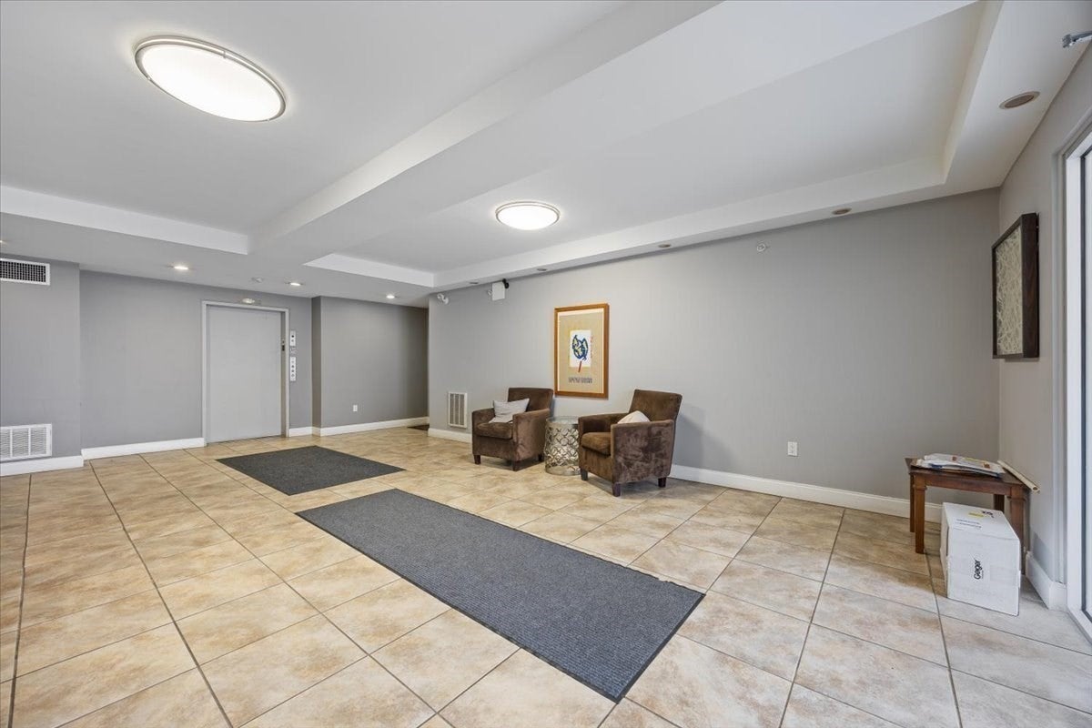 653-659 E 2nd St 205
