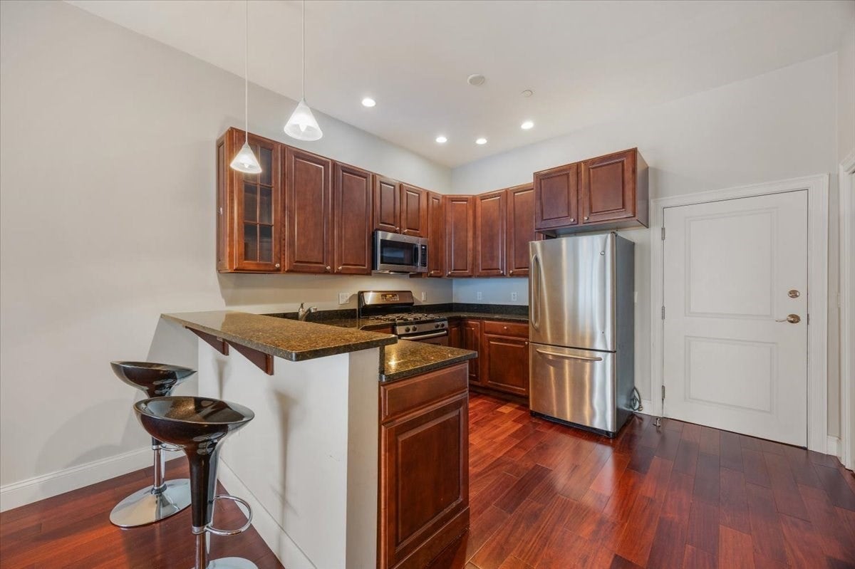 653-659 E 2nd St 205