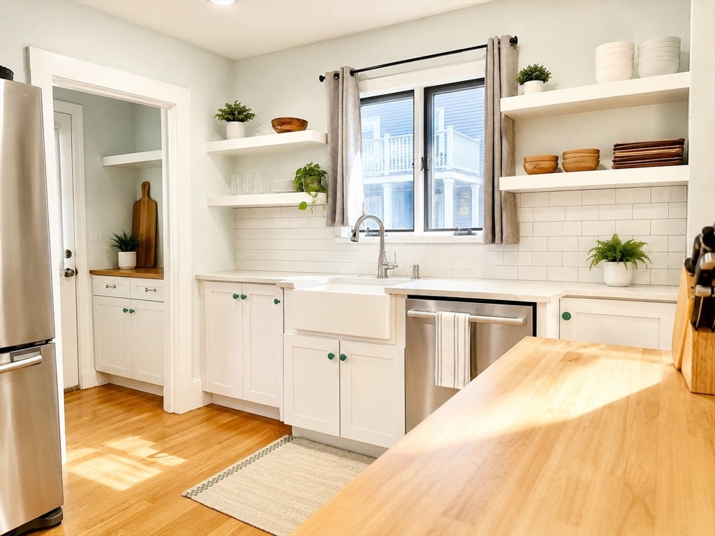 Click for 68 Willis AVE #1, Medford, MA slideshow