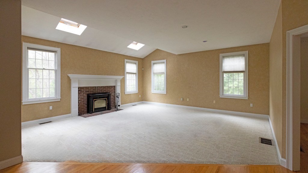 6 Eastbrook Farm Ln