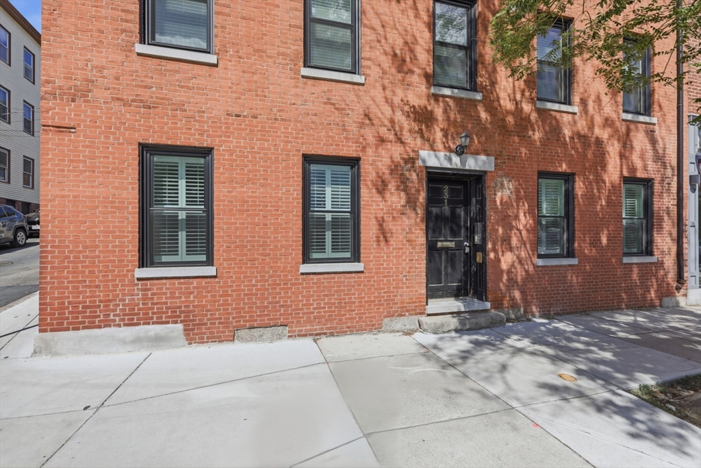 231 Main St 1