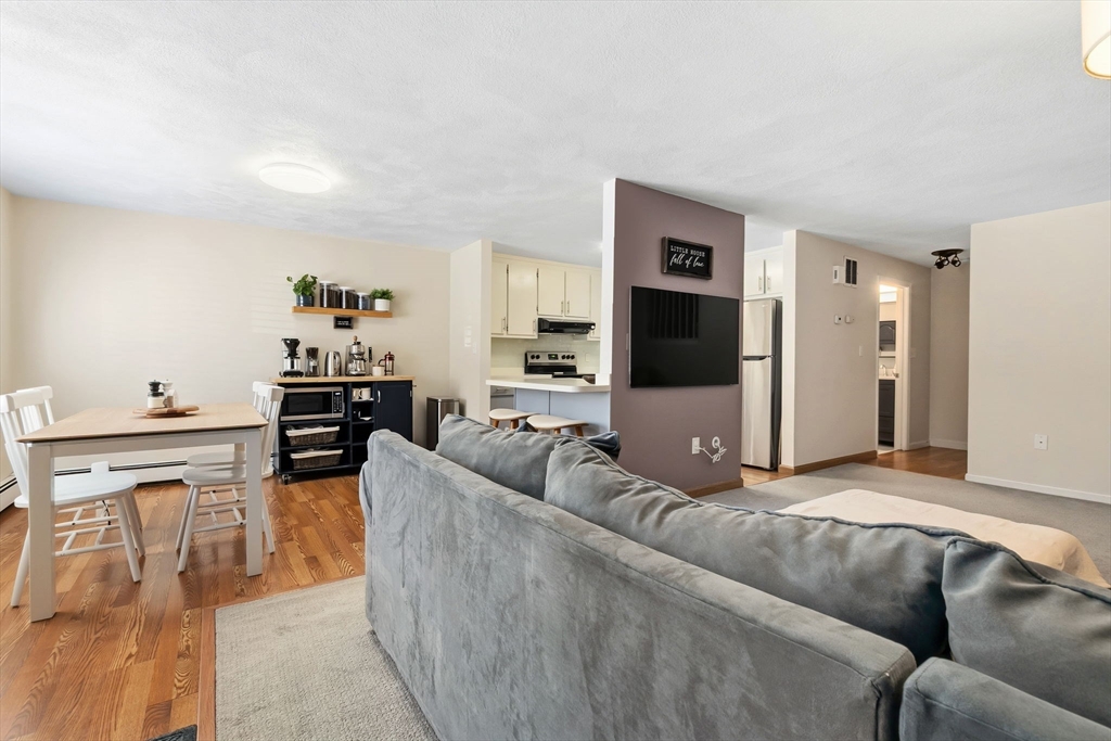 25 Casablanca Ct 25
