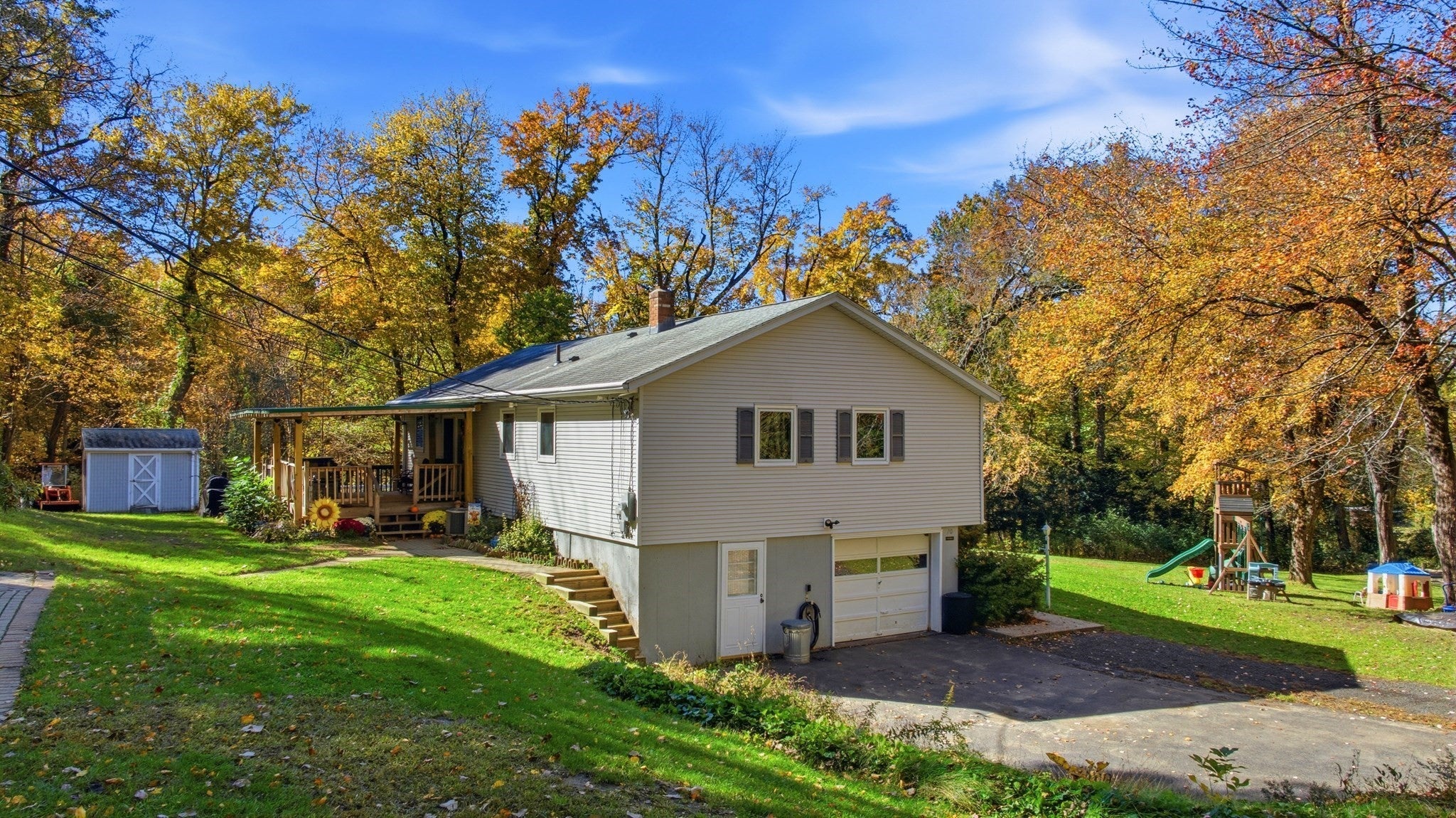20 Sullivan Ln, South Hadley, MA Photo #2