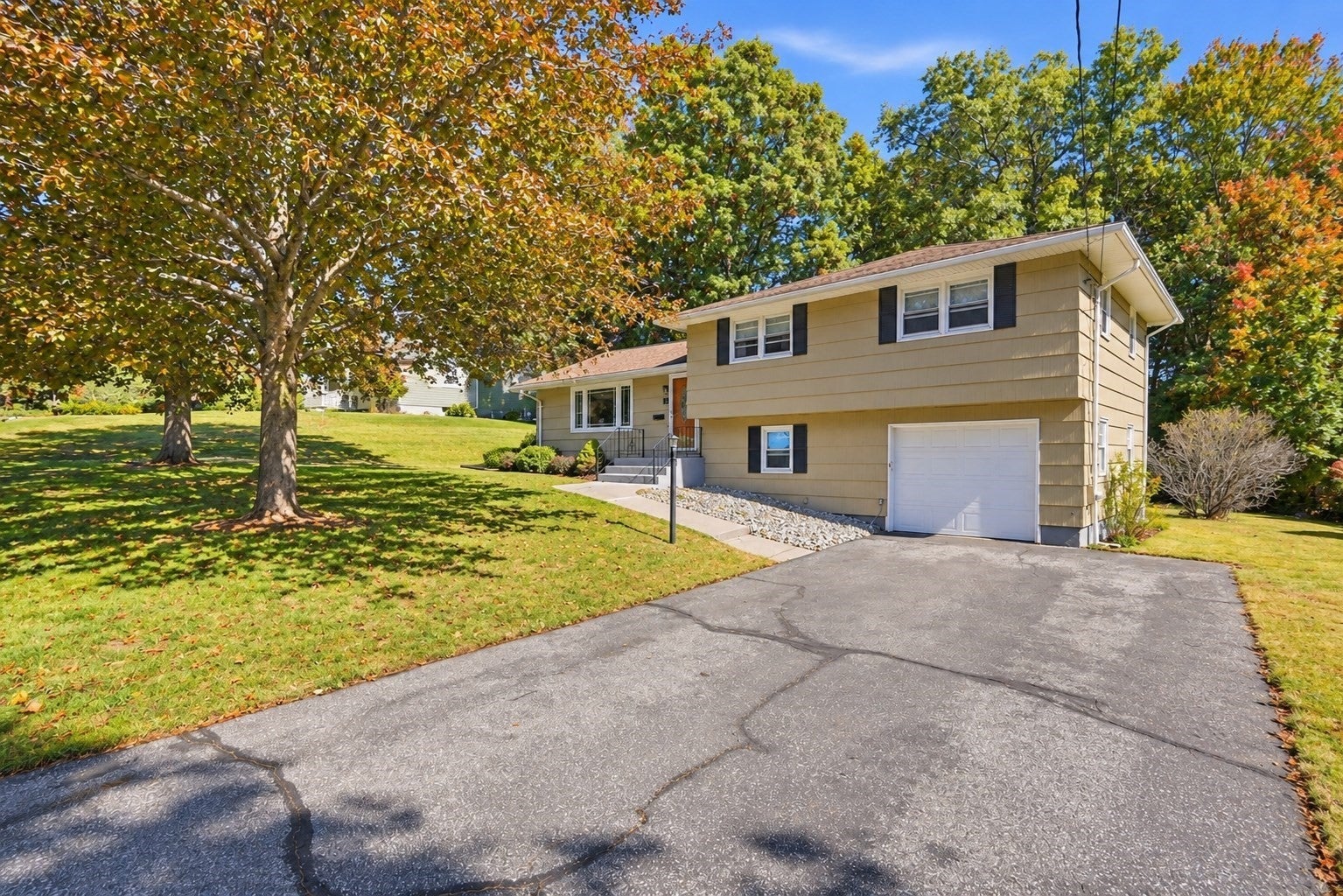 71 Woodside Rd, Ludlow, MA, 71 Woodside Rd, Ludlow, MA Photo #2