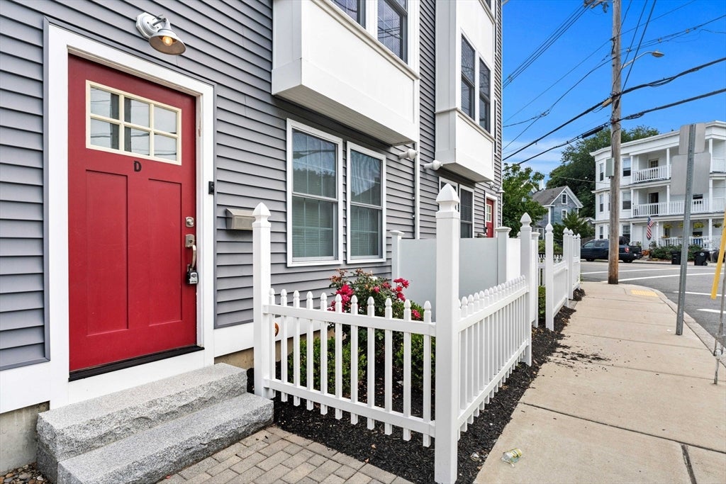 34 Beckford St #D, Beverly, MA Photo #2