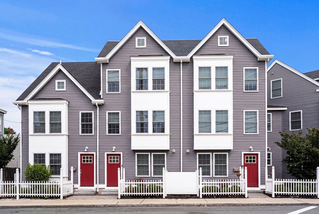 Photo of 34 Beckford St, Beverly, MA