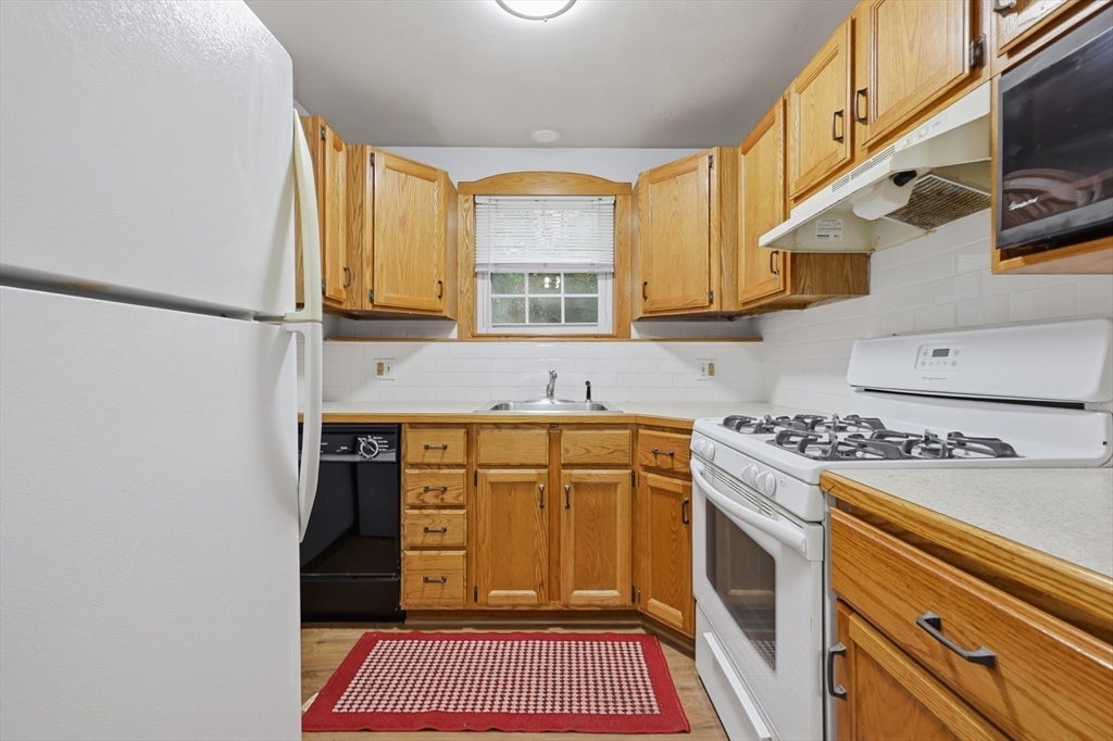 6 Venice Street #C2, Danvers, MA Photo #6