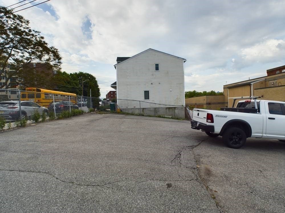 147 E Merrimack St