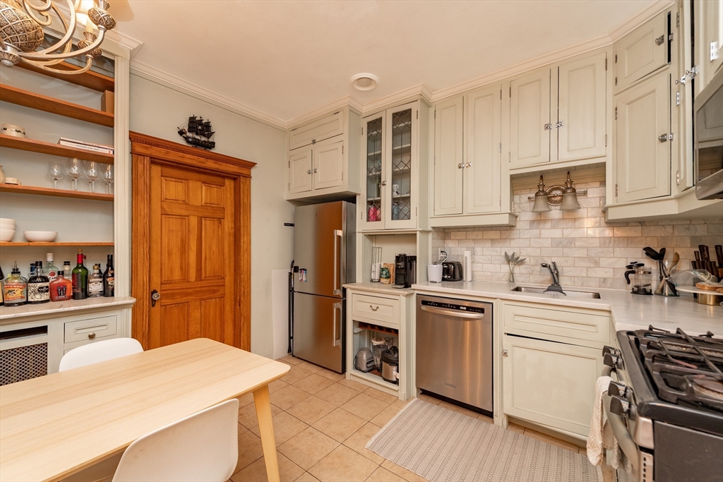 49 Revere St 4