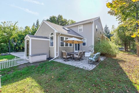 211 Hayden Rowe St Hopkinton MA 01748