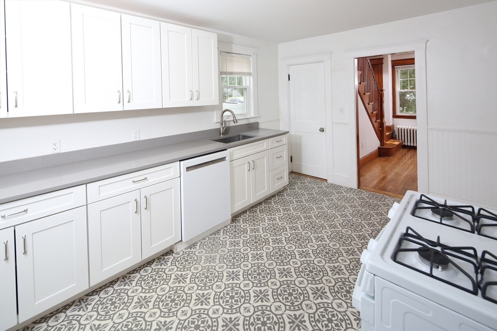 11 Elinor Rd, Weymouth, MA Photo #2