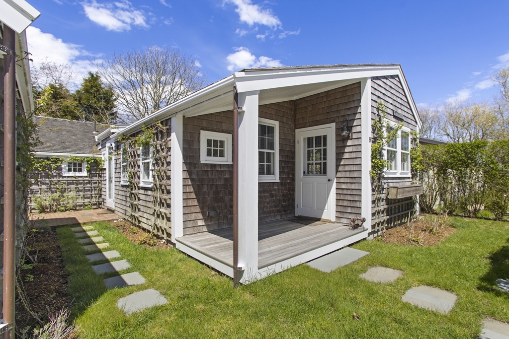 9 Lily Street
