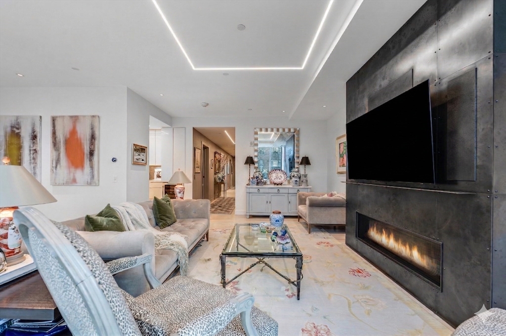 32 Traveler Street 701